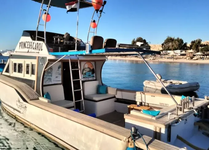 40ft Motor Yacht Charter in Red Sea Governorate