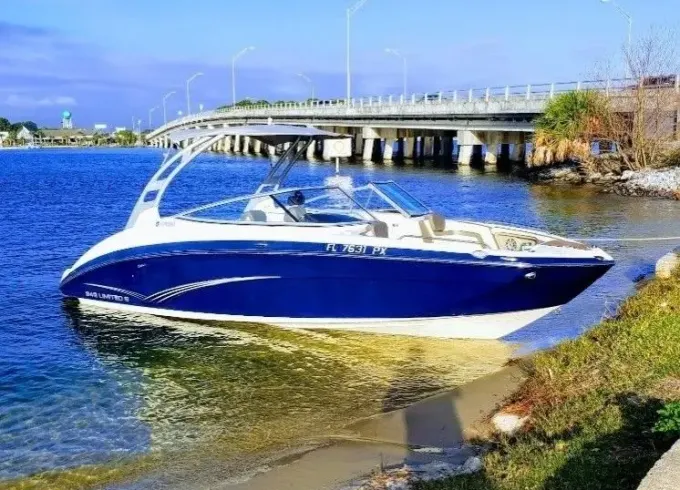 Crab Island Tours with the Sleek 242 Limited S Yamaha Boat Experience