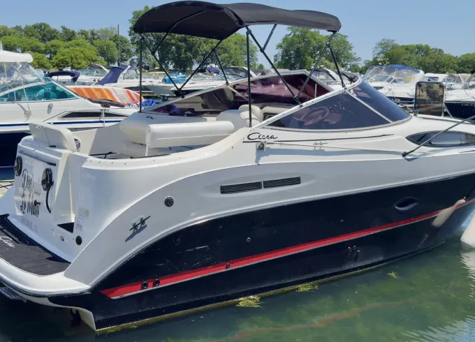Captained 8 Passengers, 27' Bayliner Ciera Motor Yacht Charter in Chicago