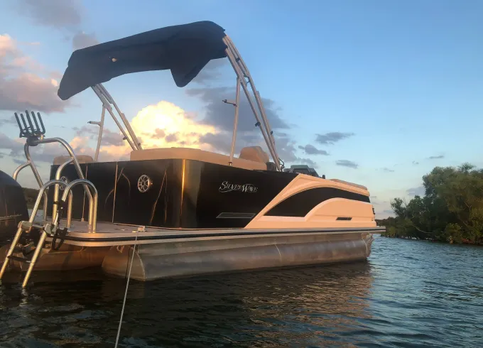 22’ Silver Wave Pontoon Rental in Little Elm Texas