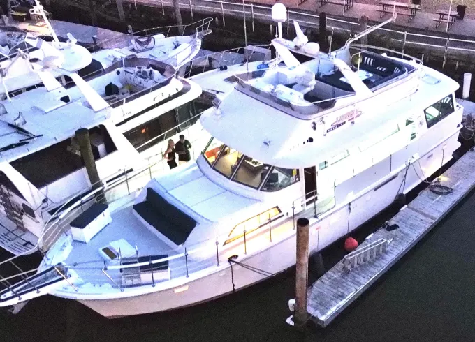 60’ Hatteras Luxury Yacht in New York