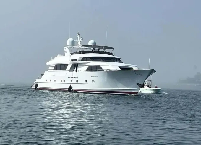 110' Broward - All Aboard the Luxury Liner!