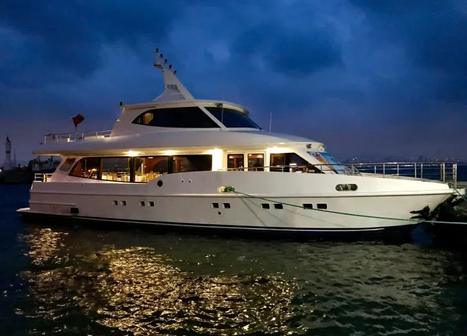 86' VİP Yacht for Special Occasions and Bosphorus Tours in Istanbul - 50 Guests