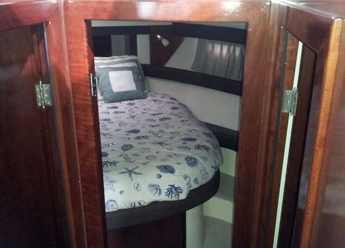 42' Meridian Motor Yacht For Rent