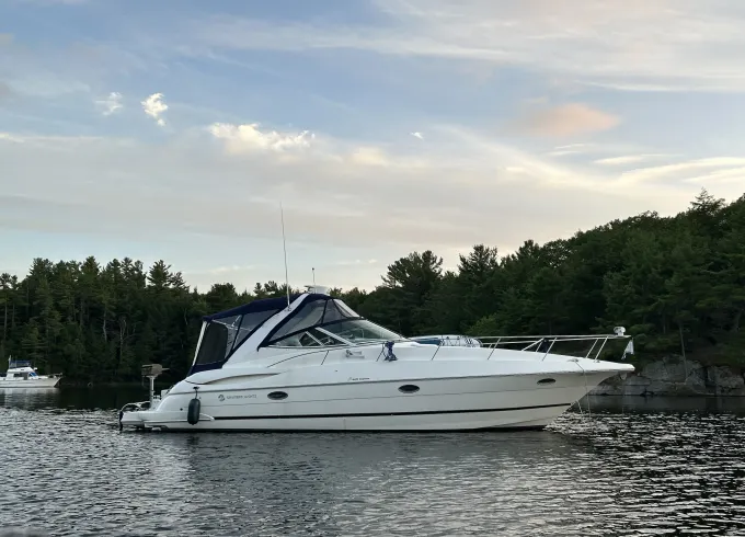 A one-of-a-kind Toronto Adventure aboard 33' Azimut motor yacht