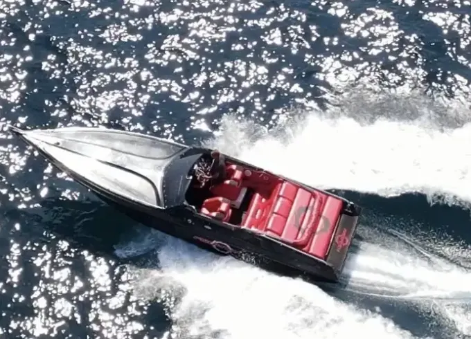 32ft Fountain Motor Yacht Rental in Glifada, Greece