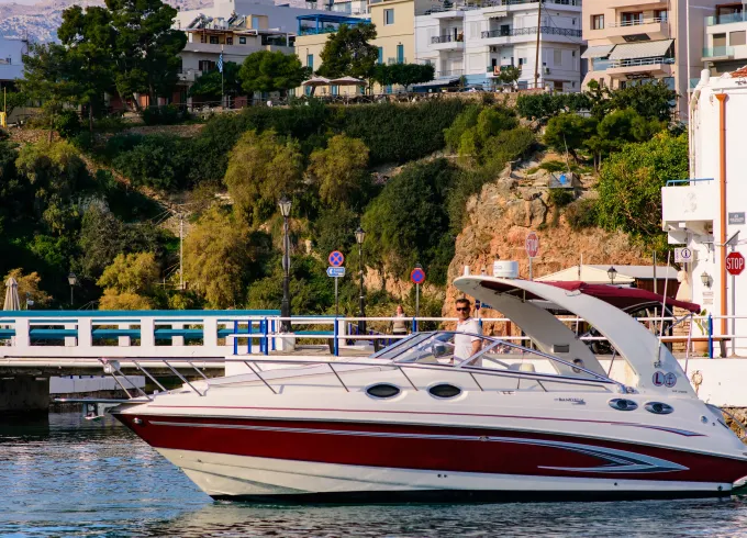 Cruise boat with instructor