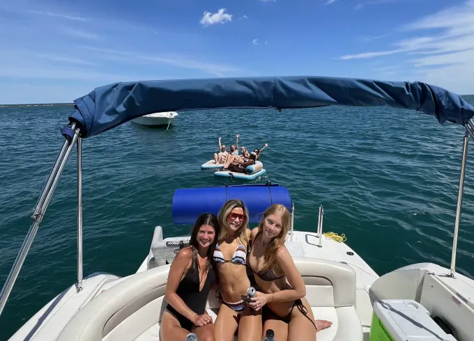 Private Luxury Charter In Chicago - Sea Ray 360 Sundancer Motor Yacht
