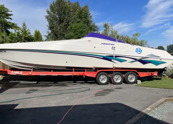 38’ Fountain Speed cruiser in maple ridge
