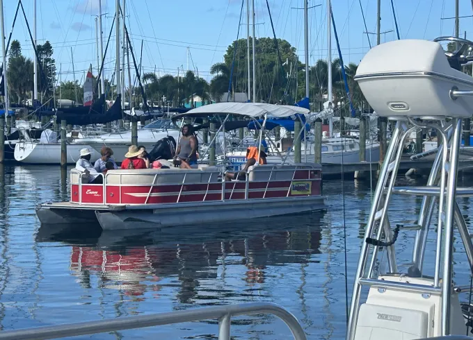 Great Bentley 24ft Pontoon Rental in Lake Wales, Florida