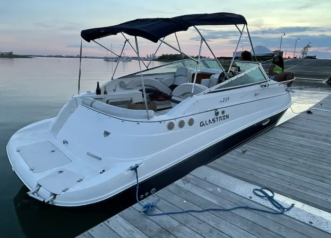 26' Glastron GS Motor Yacht in Boston, Massachusetts
