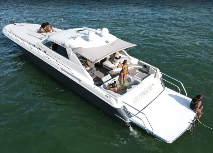 Discover Luxury: 70ft Sea Ray w/ Hot Tub in Miami!