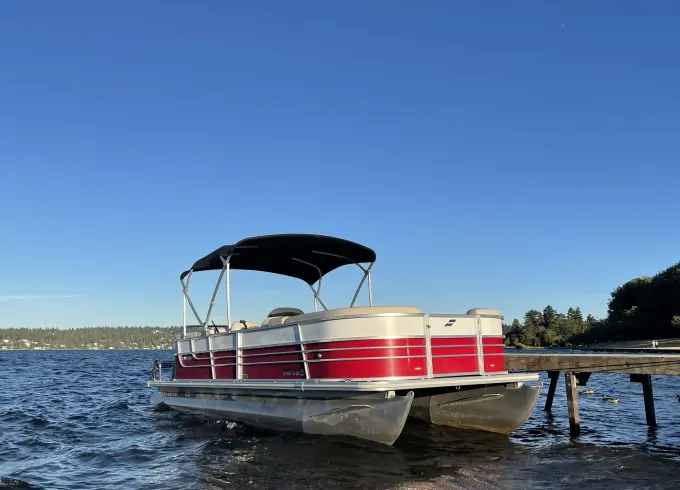 Spacious 24’ StarCraft Pontoon for 12 in Seattle, Washington