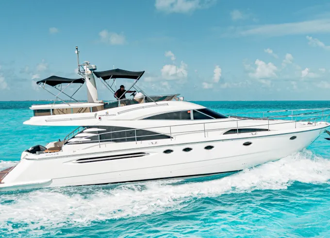 Fairline 68ft Flybridge Yacht in Cancún, Mexico