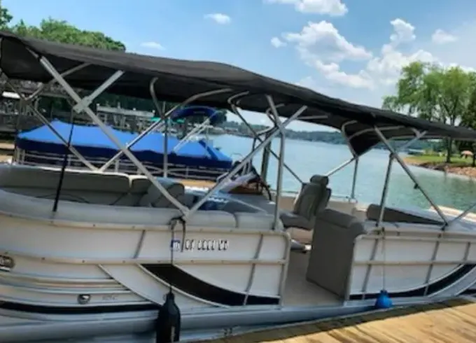 2006 Southbay Pontoon 25' boat rental on Lake Norman