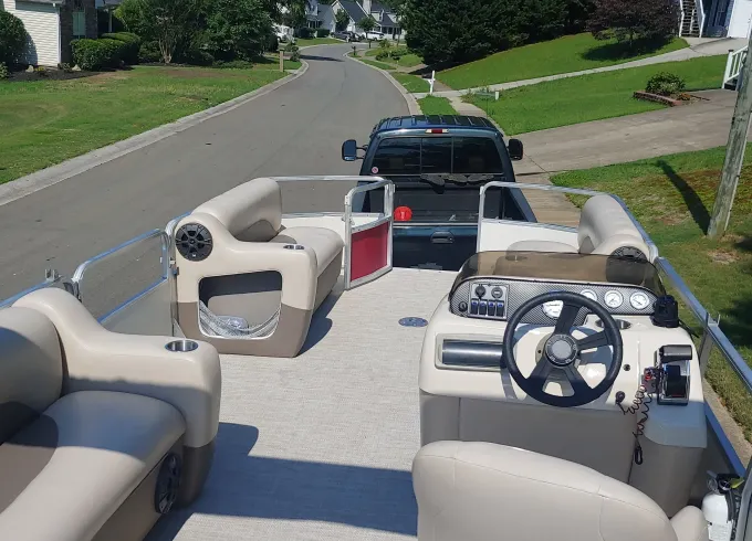 21' Sun Tracker Party Pontoon Boat on Lake Allatoona