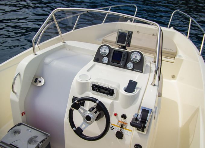 Charter 22' Quicksilver 675 Center Console in Dubrovnik, Croatia