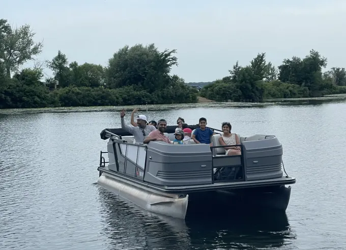 New Sylvan Pontoon / Lake Minnetonka (Read owner's description prior to booking)