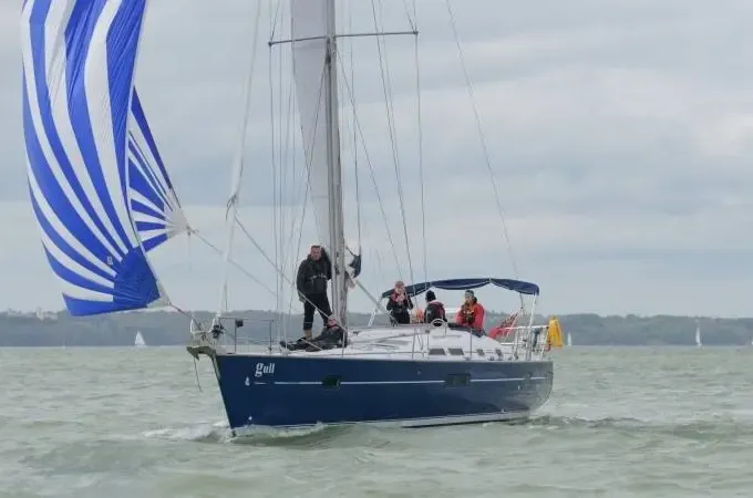 Oceanis 423 "Gull" Sailboat for 10 People in Southampton