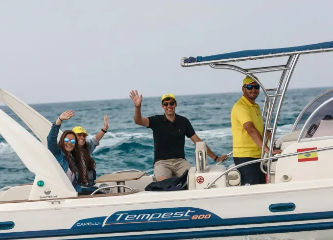 Capelli 900 WA RIB for Rent in Can Pastilla, Illes Balears