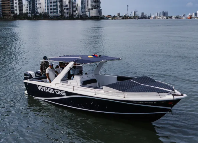33ft Luxury Boat for rent in Cartagena Up to 14 Guests