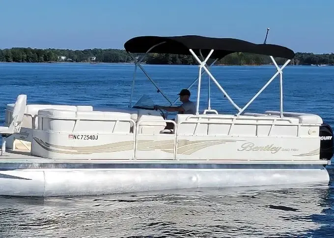 24' Bentley 240 Fish Tritoon on Lake Norman