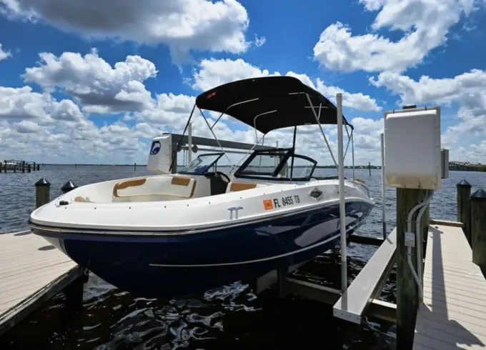 22ft Bayliner VR6 150HP  | Up to 8 Passengers