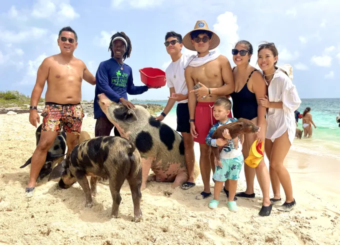 Nassau: Island Hopping, Snorkeling, Swimming Pigs Adventure and Private Tour