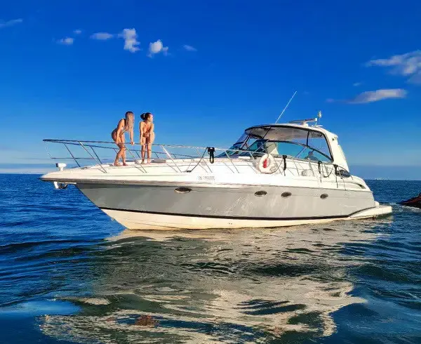 *SAVE MONEY* Book with us in Canada! Luxury 52ft Yacht-- St. Catherines, Ontario