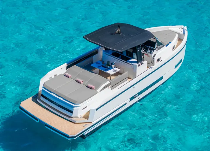 Paros–Antiparos Cruise on a Luxury De Antonio 36 Yacht