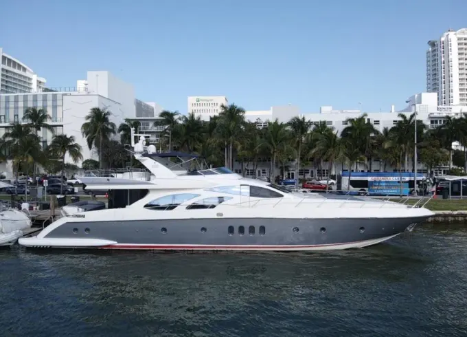The Ultimate Yacht Experience: 105ft Azimut of Pure Luxury