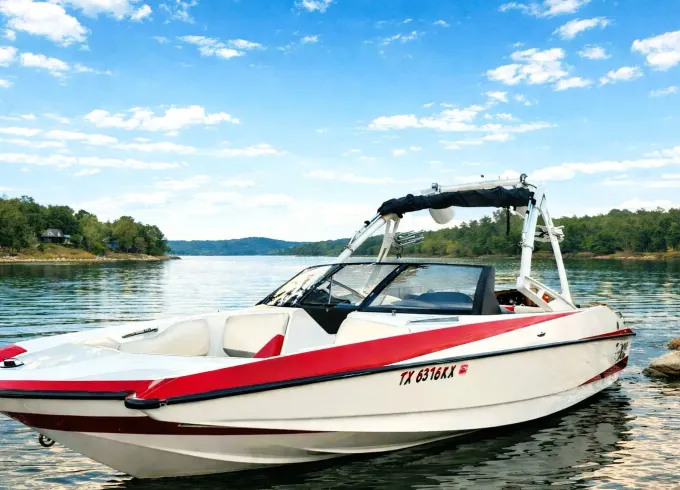 Lake Austin Axis A22 Surf boat includes Everything!