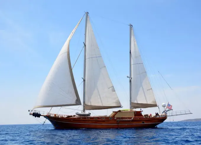Blue Cruise in Mediterranean with Deluxe Yacht