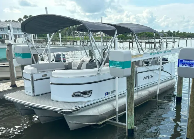 Sunset Cruise in Fort Pierce onboard 27ft Avalon Catalina Entertainer