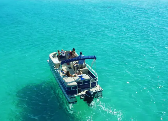 Sun Tracker Supreme Pontoon - Fuel included - 10 People