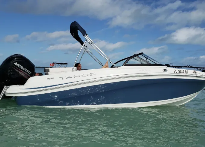 Private tour in Miami for up to 6 people + captain. No extra fees!