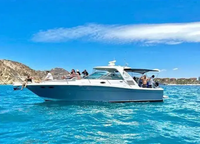 40ft Sea Ray Yacht Charter for 15 people in Los Cabos
