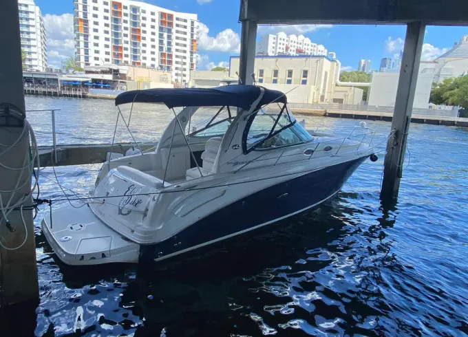 Explore the beautiful Miami with Sea Ray 33ft Yacht