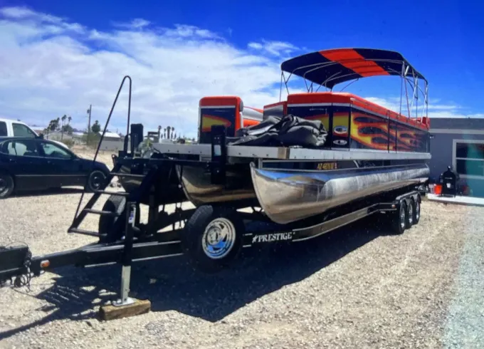 30ft Tri-toon Party Boat for Charter on Lake Pleasant! Party with us!