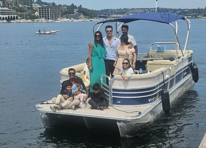 Sunchaser 26' Party Pontoon in Seattle, Washington | Fun boat w/inner tube!