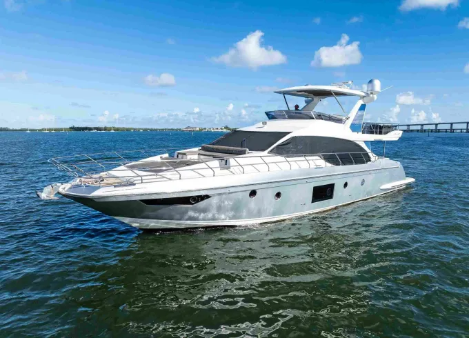 Experience the Space and Style of the 68’ Azimut Yacht