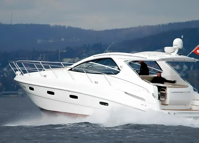 2010 Sealine CS38 Motor Yacht for 6 Guests - Cannes Yacht Charter
