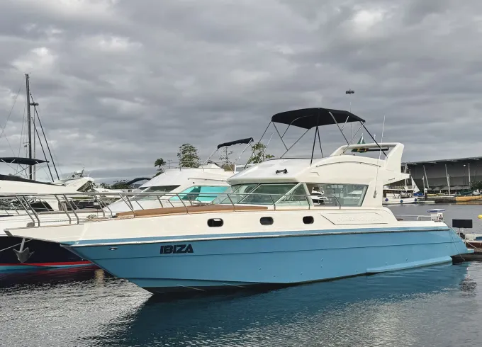 40ft Aracai Cobra Motor Yacht Rental in Rio de Janeiro, Brazil