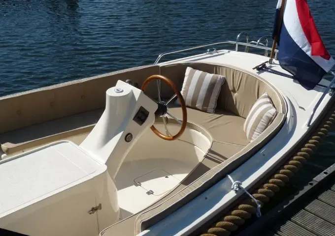 Charter this Gulden Vlies 680 at the Veerse Meer in Zeeland