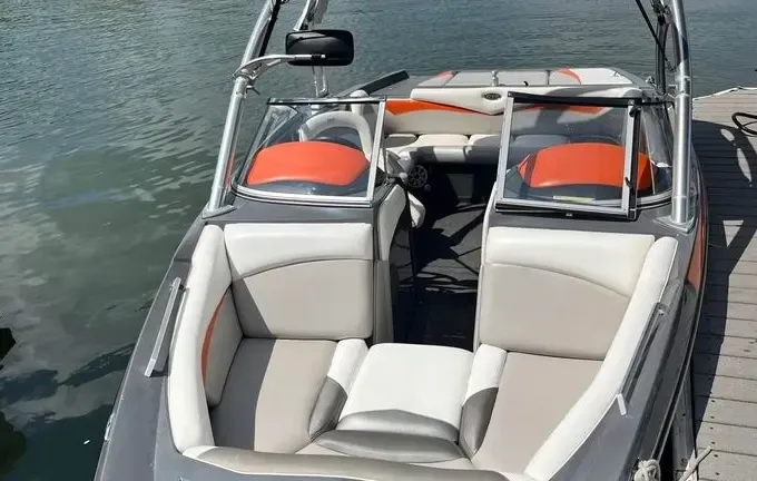 ALL INCLUSIVE Wake Surf Boat in Horseshoe Bay, Texas Lake LBJ
