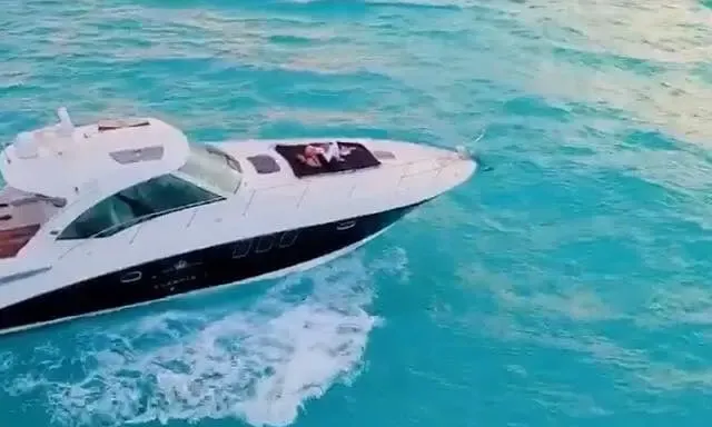 Gorgeous 44' Sea Ray Sundancer Yacht in Cancun