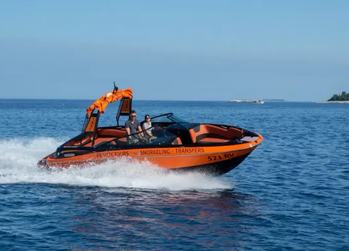 Maxum HOURLY RENTAL in Rovinj