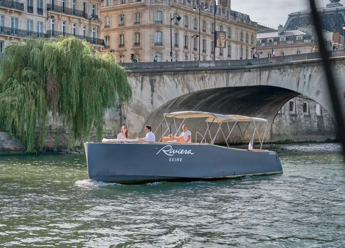 Discover Paris on a prestige cruise on the seine