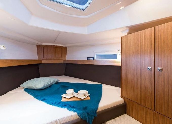 Bavaria Cruiser 37 Cruising Monohull Charter for 6 People in Ljubljana, Slovenia