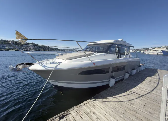Private Cruiser Experience on a 31ft Jeanneau NC9 Motor Yacht in Seattle
